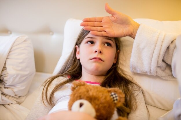 5 Cara Cepat Menurunkan Demam Pada Sikecil Tanpa Obat - Medikacare