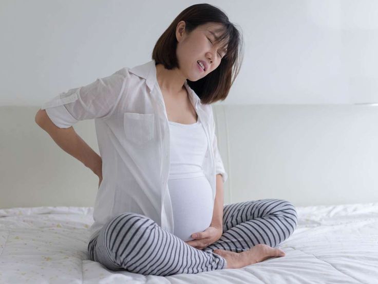 6 Solusi Sederhana Redakan Sakit Punggung di Kehamilan Trimester Ketiga - Medikacare