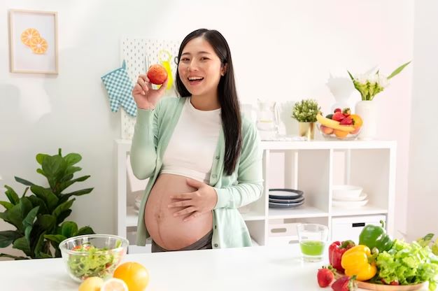 Bahaya Makan Sembarangan saat Hamil - Medikacare