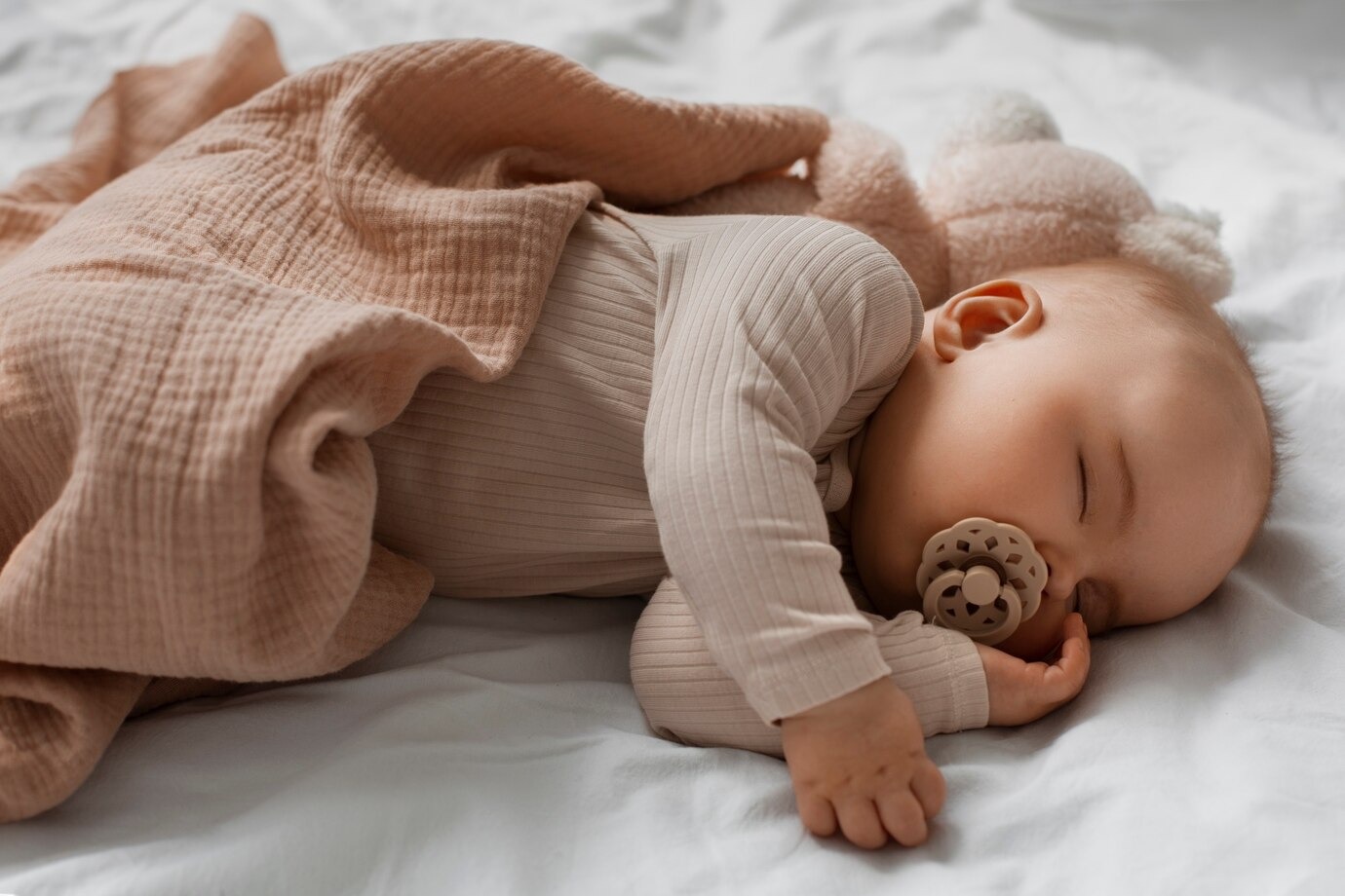 Bayi Baru Lahir Susah Tidur ? Yuk Ketahui Apa Penyebabnya
