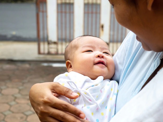 Benarkah menjemur bayi dapat menurunkan bilirubin bayi ? - Medikacare