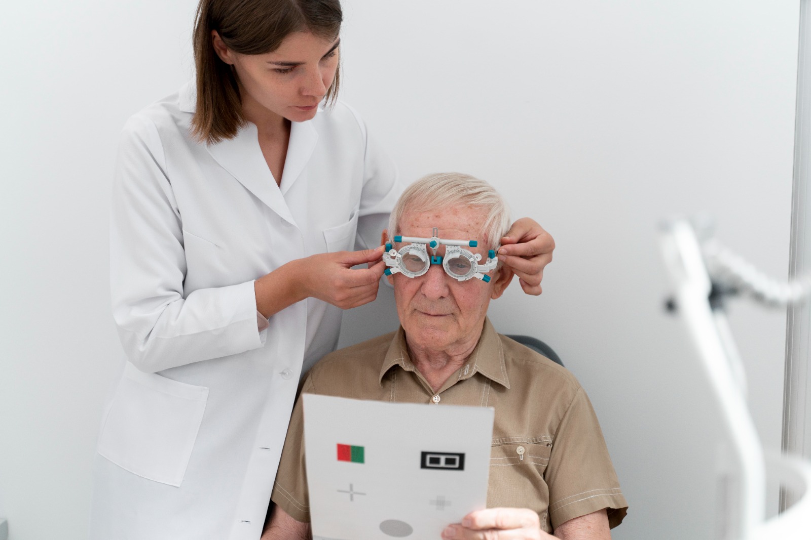 Kenali Gejala Katarak Sedini Mungkin - Medikacare