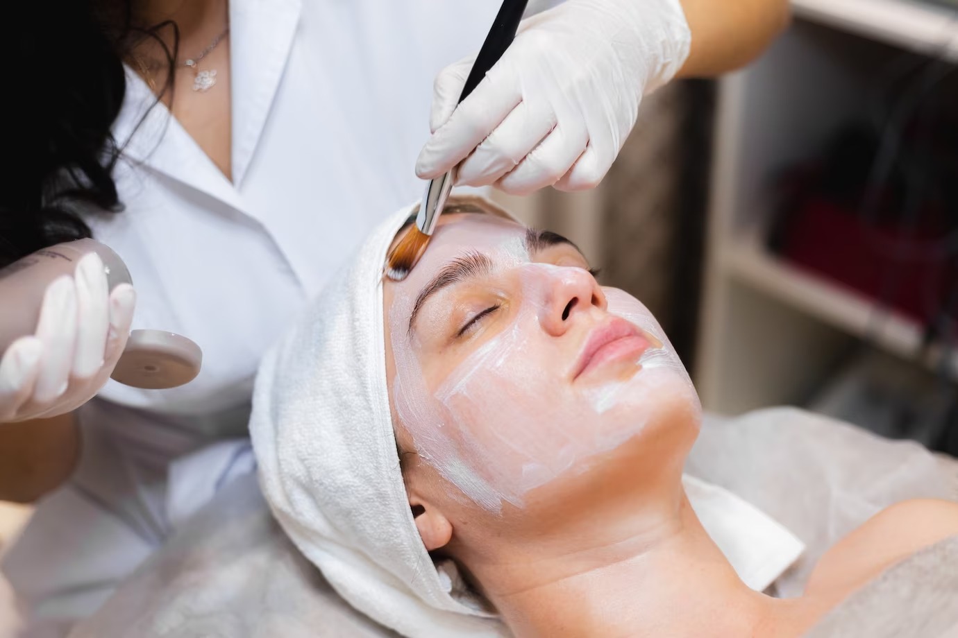 Manfaat Vampir Facial serta efek sampingnya - Medikacare