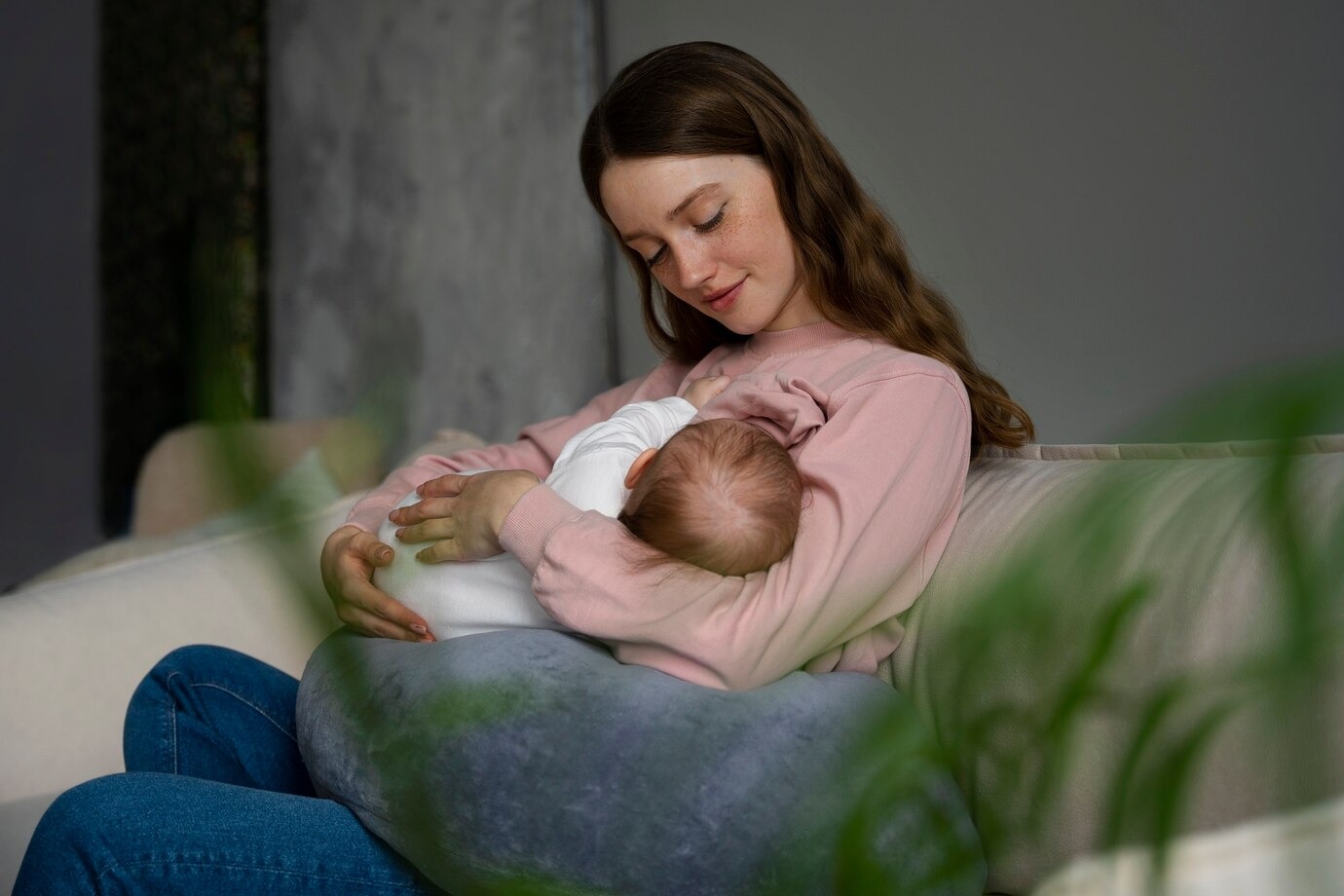 Menyusui Bayi Secara Langsung Akan Membuat Bayi Menjadi Lebih Manja Benarkah Begitu? - Medikacare
