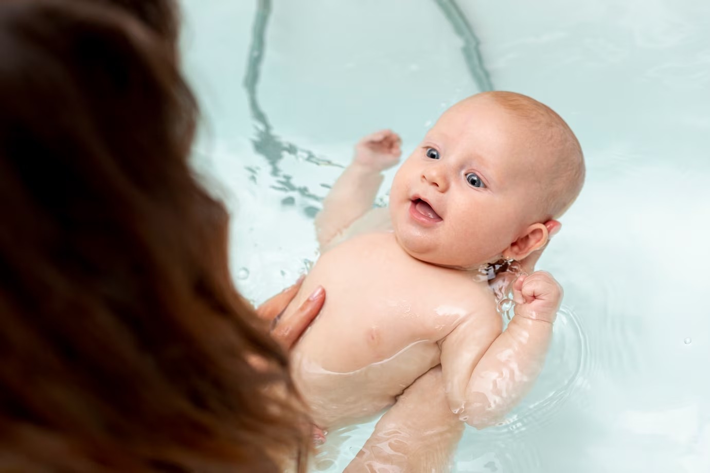 Pada Usia Berapakah Bayi Boleh Minum Air Putih? - Medikacare
