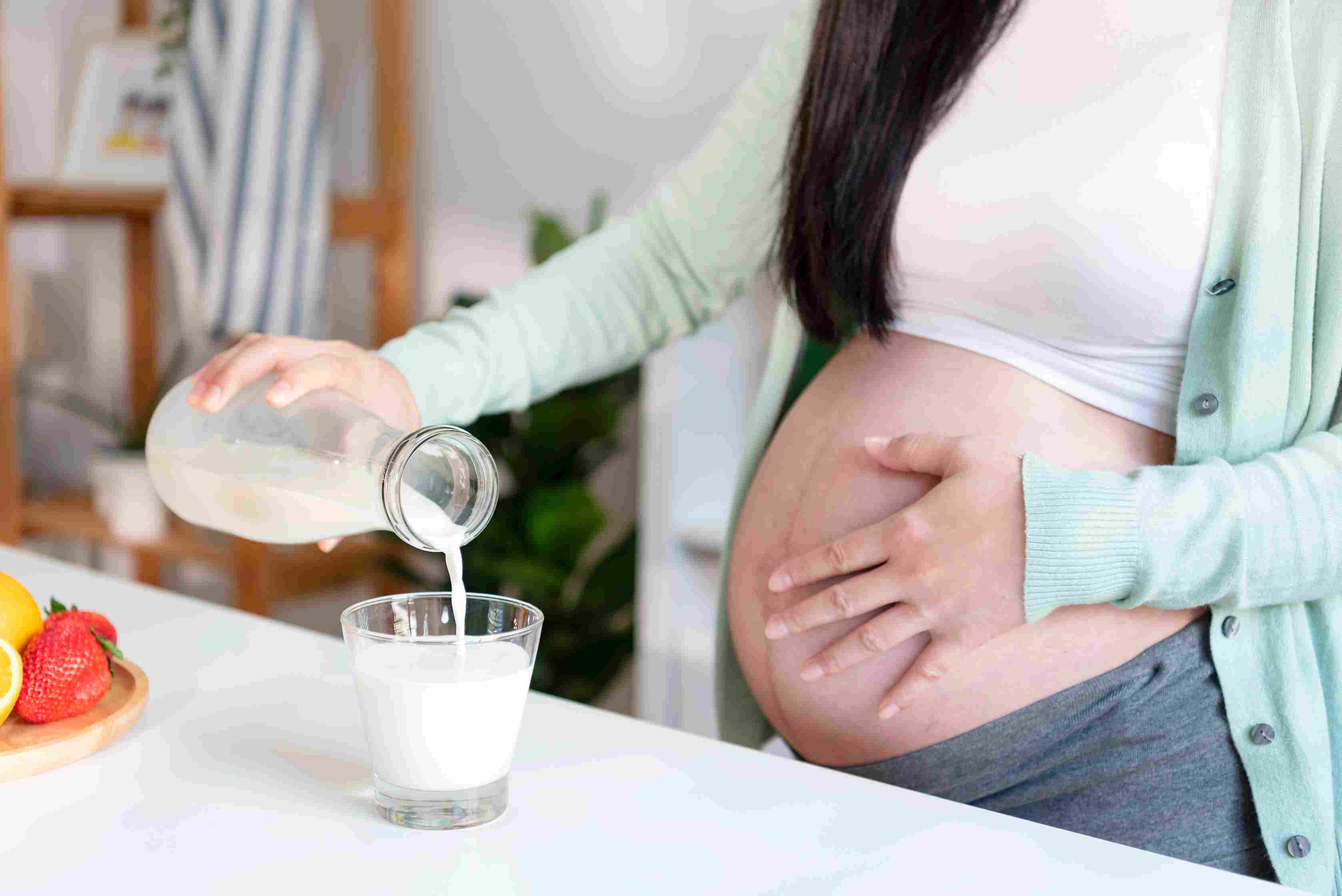 Seberapa Penting Kalsium untuk Ibu Hamil? Ini Penjelasannya ! - Medikacare