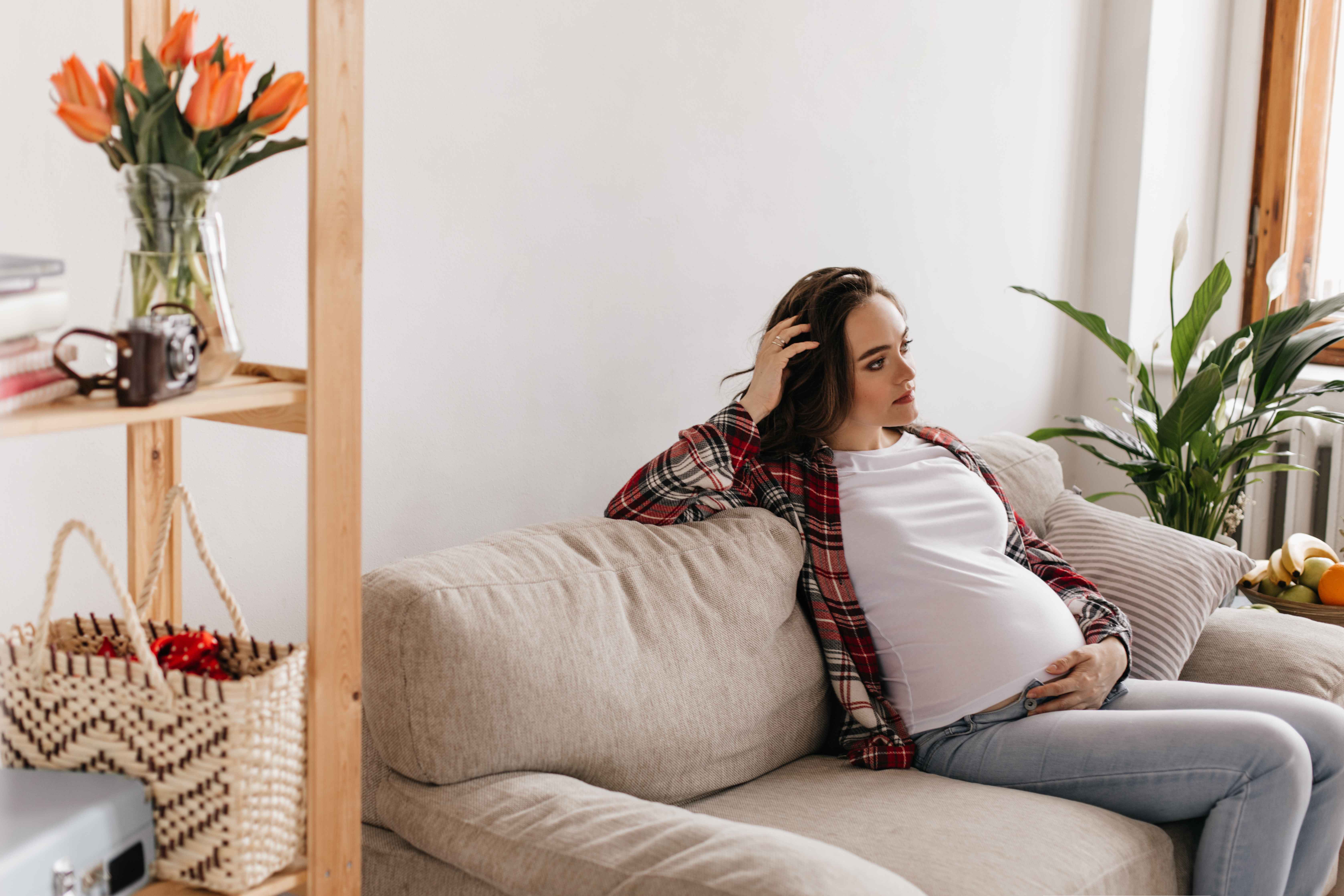 Suasana Hati Cepat Berubah Saat Masa Kehamilan ? Atasi dengan 7 cara ini - Medikacare