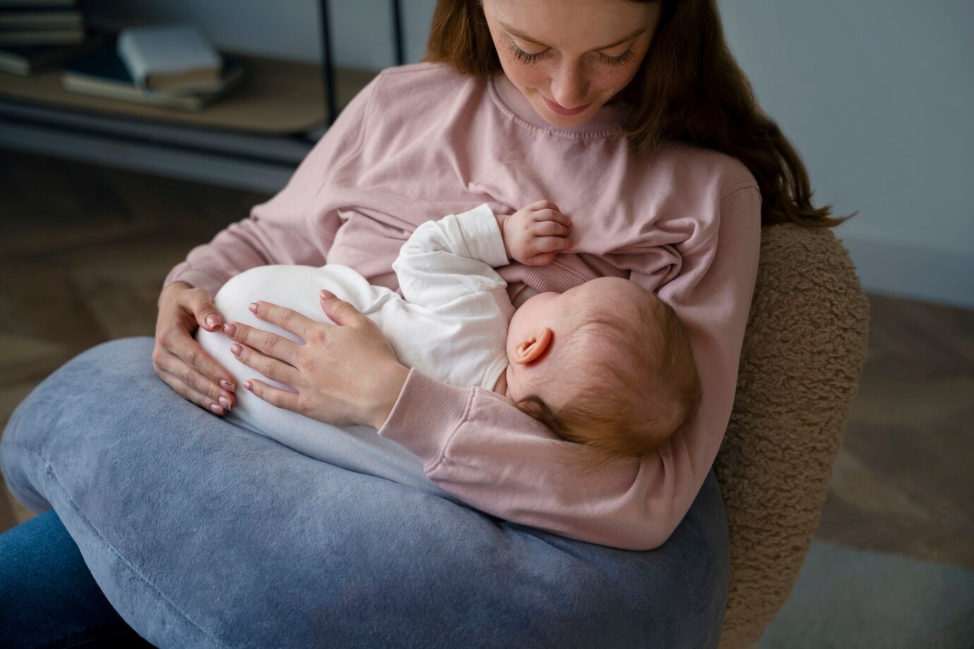 Tips Menyusui Dua Anak Sekaligus - Medikacare