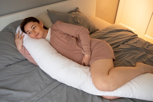 Tips Posisi Tidur Yang Bisa Membantu Mengurangi Rasa Mual Saat Trimester Pertama - Medikacare