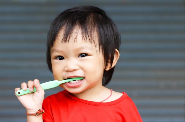 Waktu yang tepat untuk anak sikat gigi sendiri - Medikacare