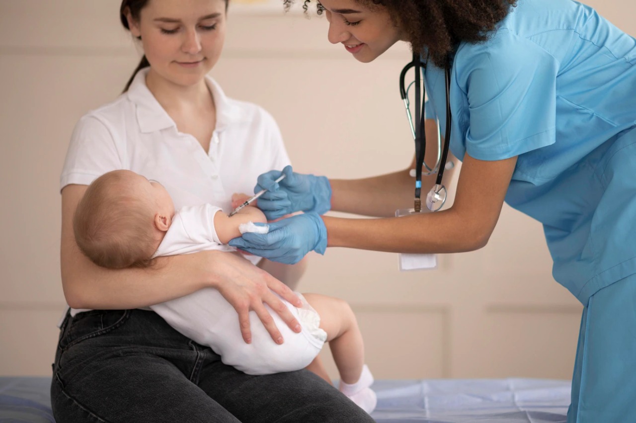 Waktu yang tepat untuk melakukan imunisasi pada bayi - Medikacare