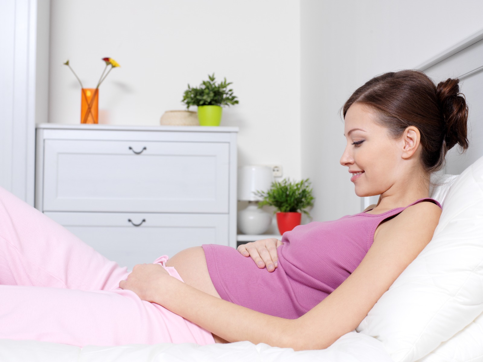 Bolehkah Ibu Hamil Tidur Telentang? - Medikacare