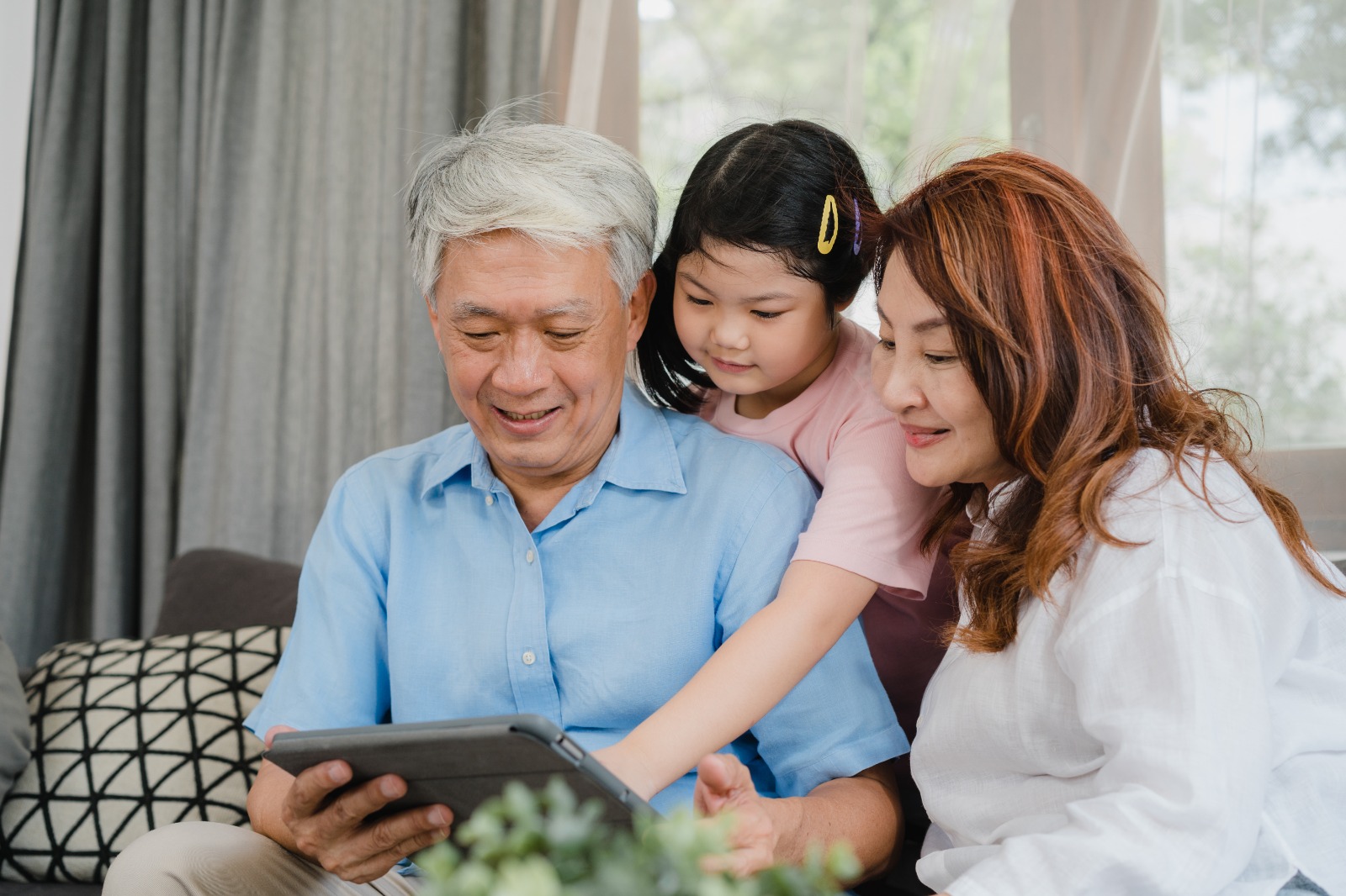 Mengenal Pola Asuh Authoritative - Medikacare