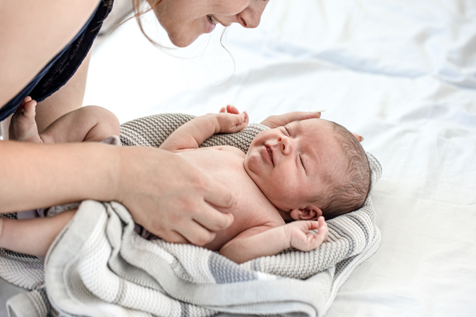 Tips Membedong Bayi Baru Lahir - Medikacare