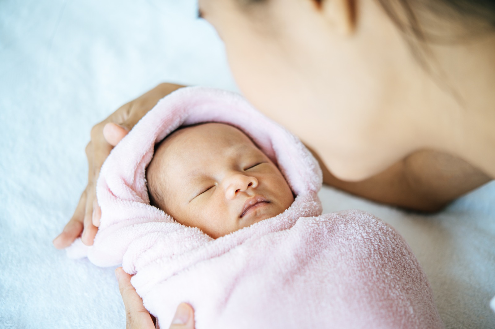 Apakah Bayi Boleh Dibedong? - Medikacare
