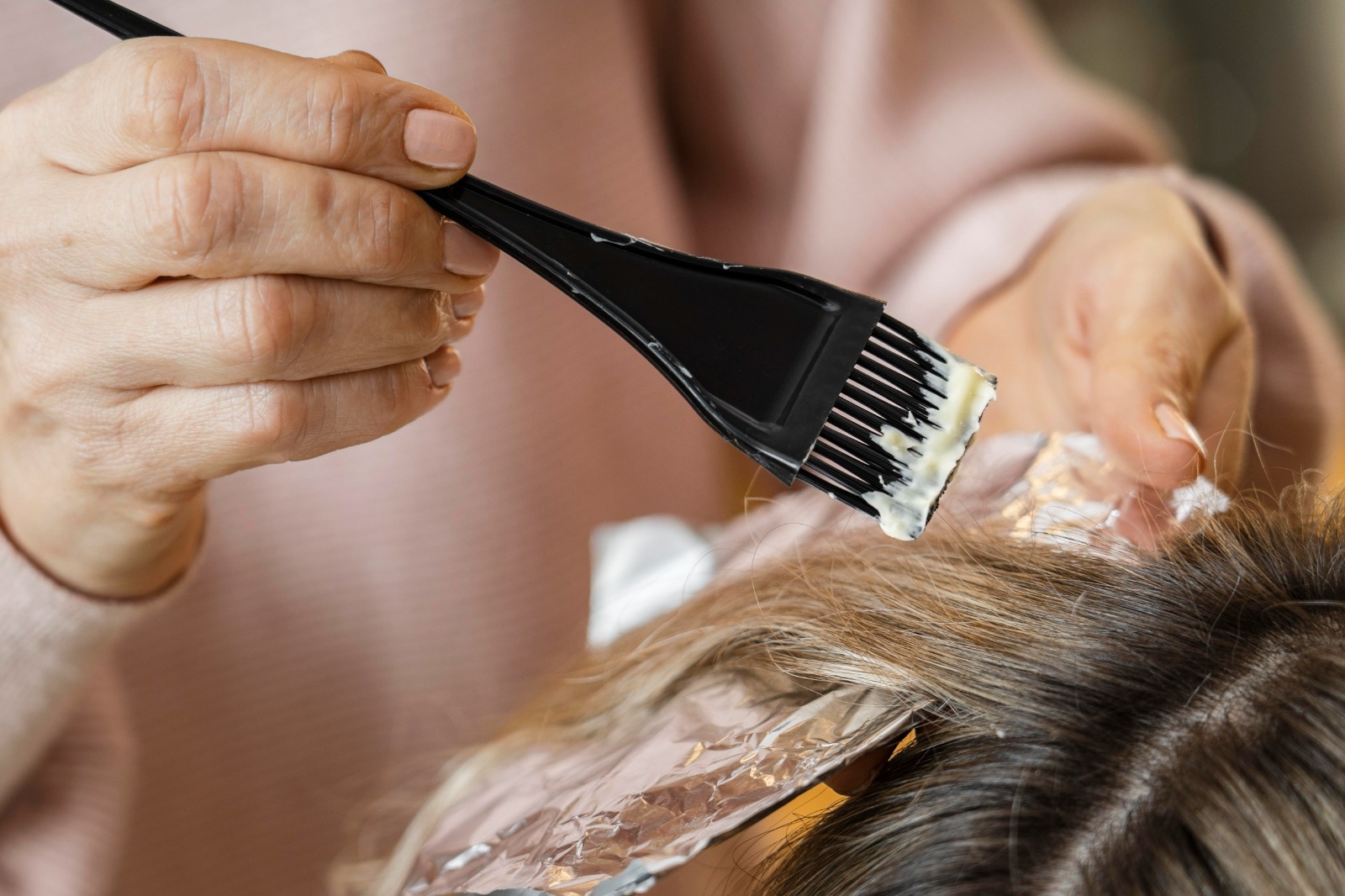 Cat Rambut ketika Hamil Apakah Boleh? - Medikacare