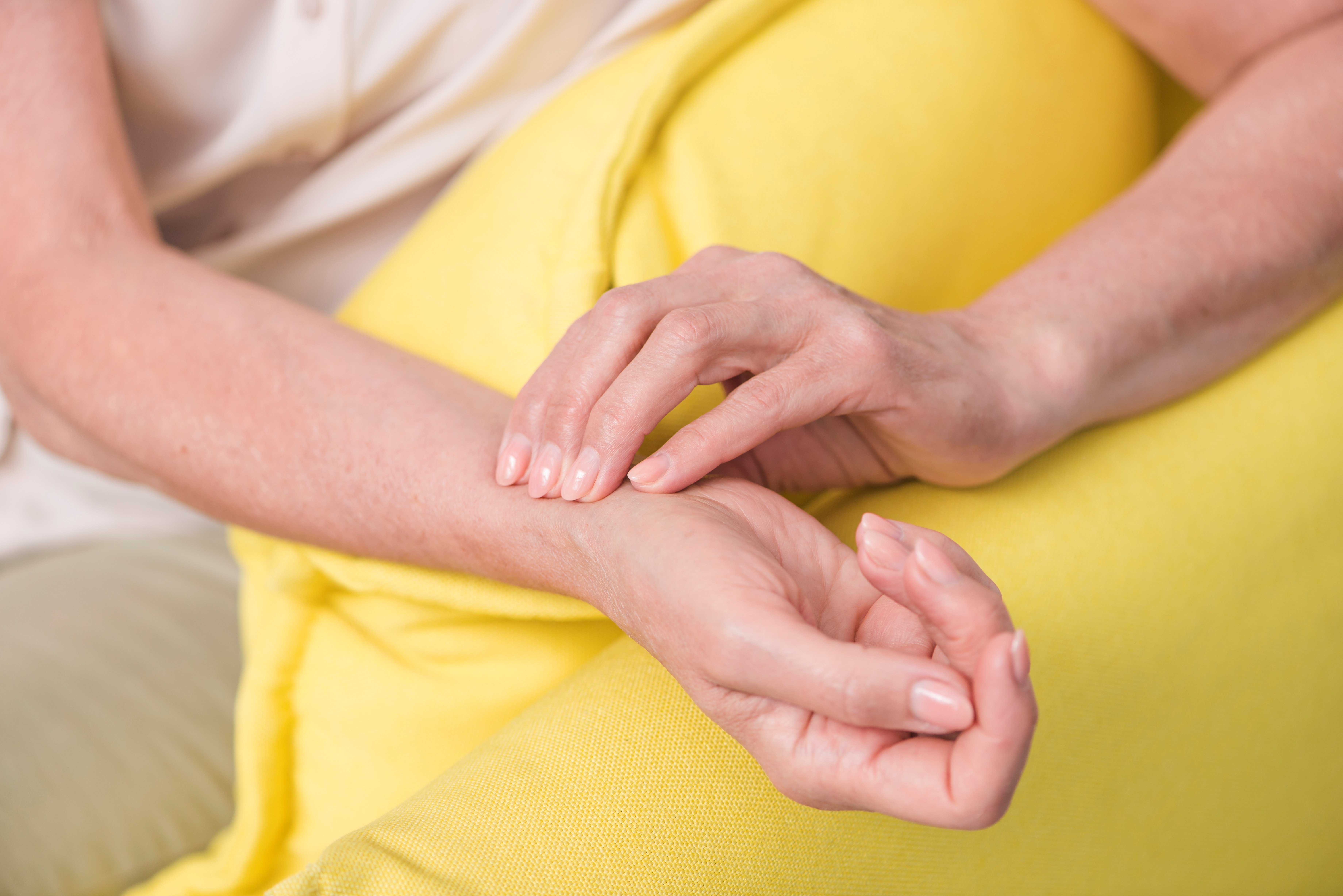 Cara mengatasi carpal tunnel syndrome saat hamil - Medikacare