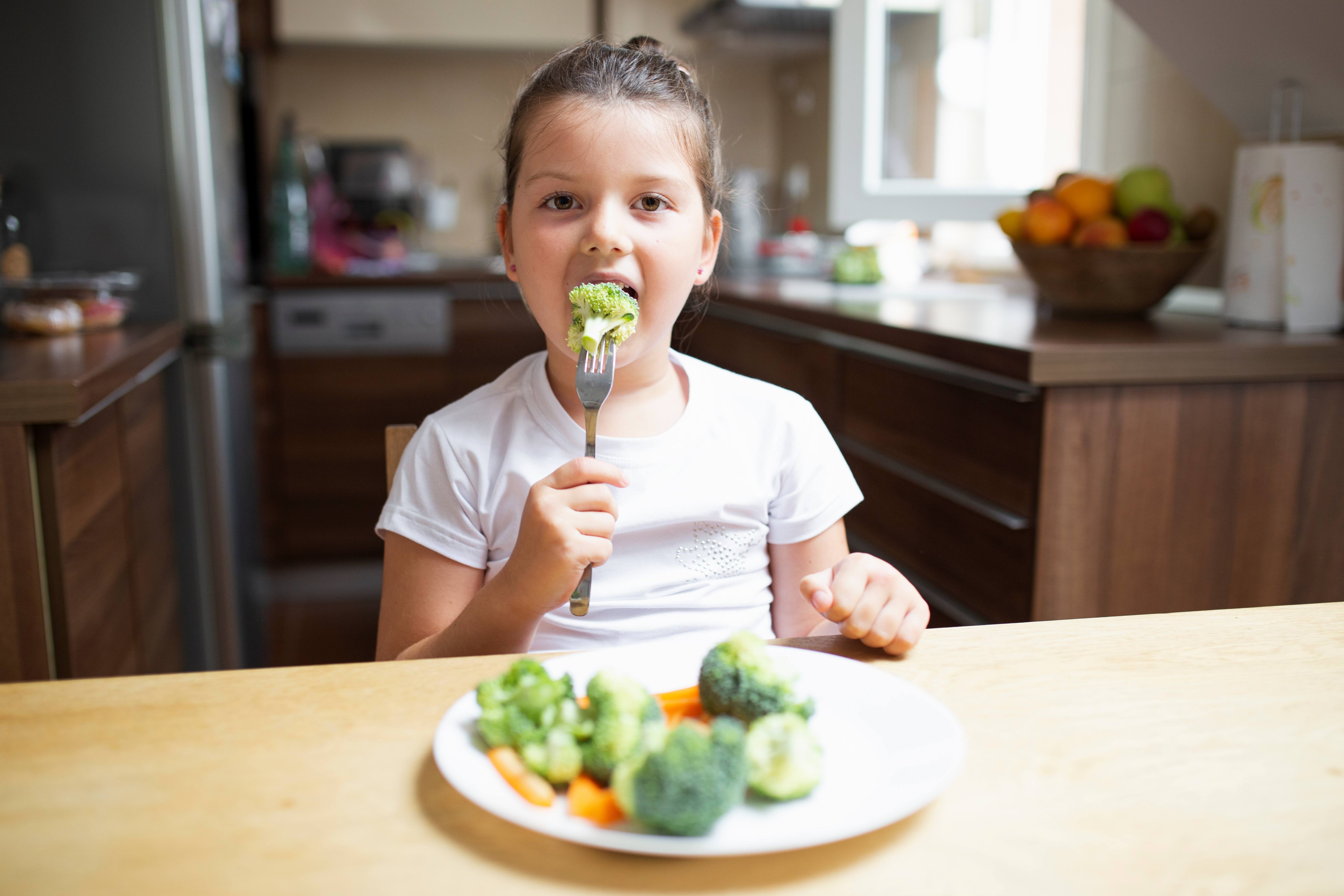 Tips agar anak suka makan sayur - Medikacare