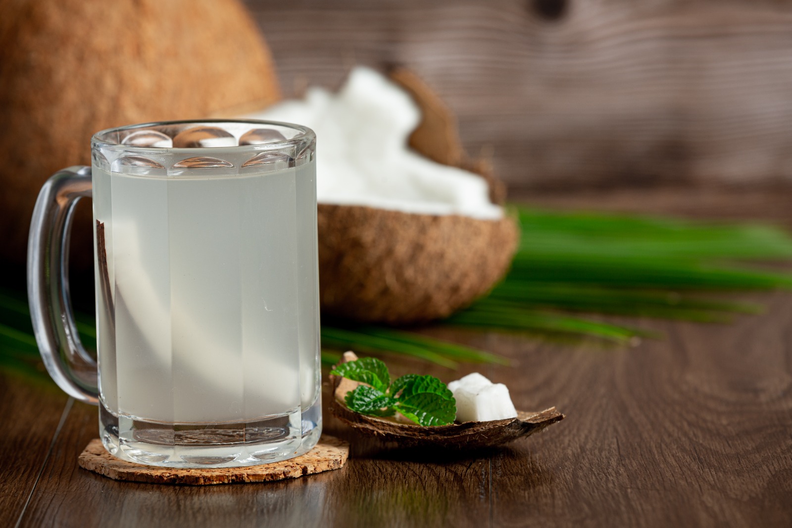 Manfaat Air Kelapa Muda bagi Kesehatan - Medikacare