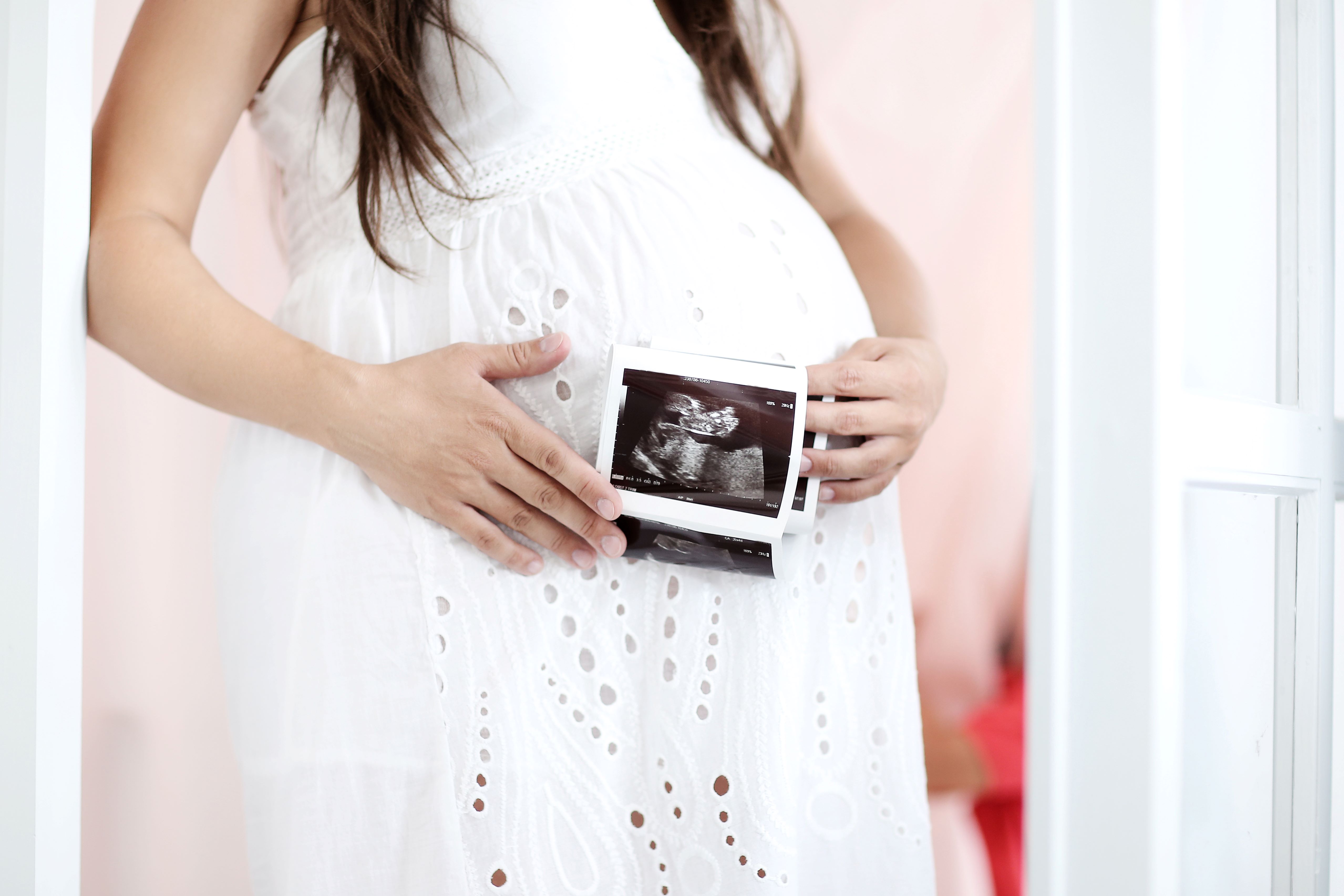 Mengenal serba serbi tentang hamil kembar - Medikacare