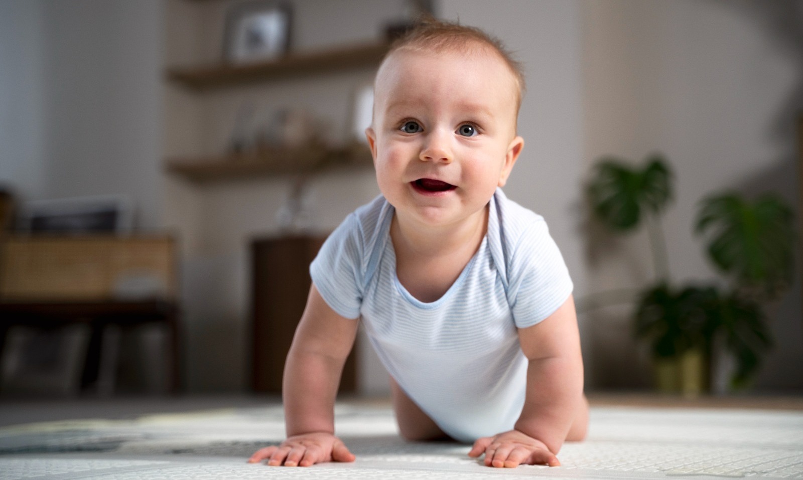 Cara Stimulasi Agar Bayi Cepat Merangkak - Medikacare