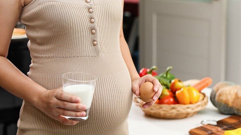 Waktu Terbaik Minum Susu Ibu Hamil agar Nutrisi Terserap Maksimal - Medikacare