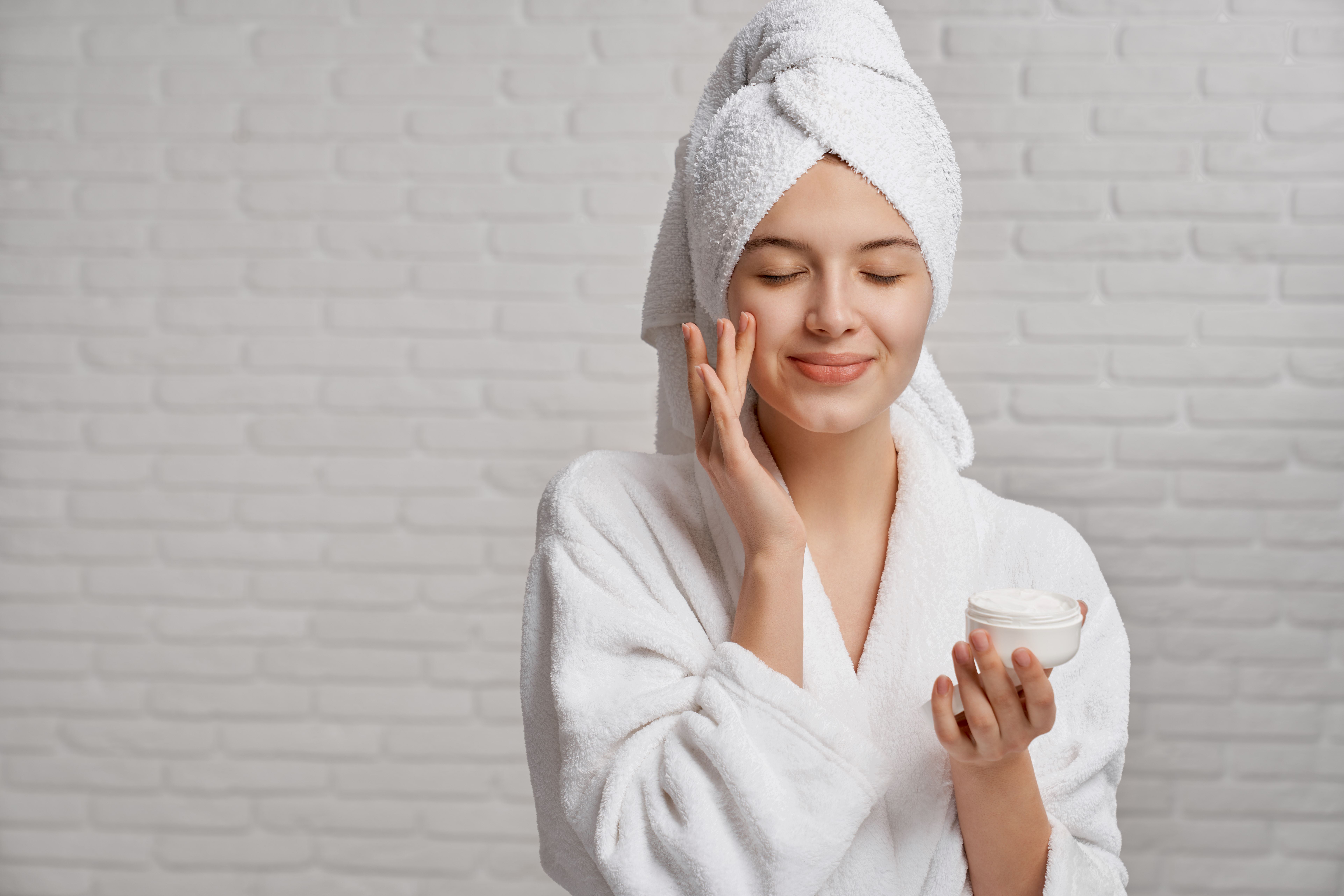 Akibat menggunakan skincare dengan kandungan merkuri - Medikacare